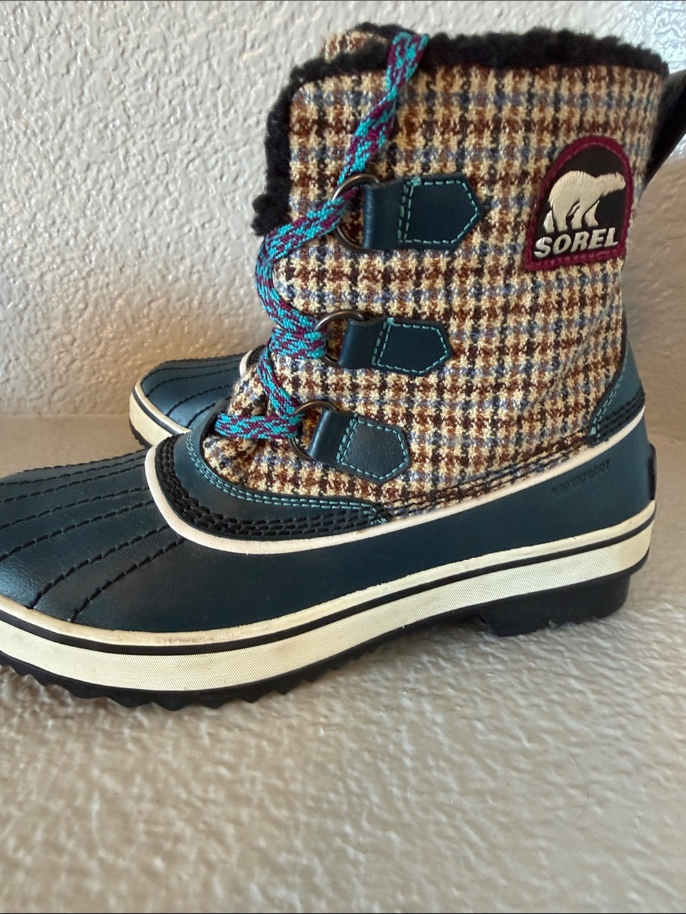 Sorel Tivoli Blue Plaid Waterproof Winter Snow Boots Women’s Size 7